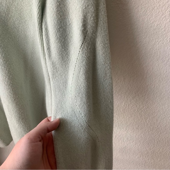 Super Soft Abercrombie & Fitch Sweater - Picture 5 of 6